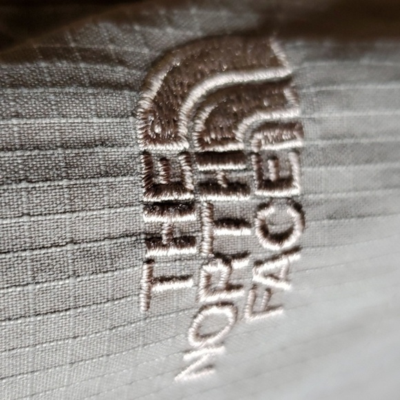 The North Face brown nylon cargo hiking Capri. Size 8 - Picture 2 of 16